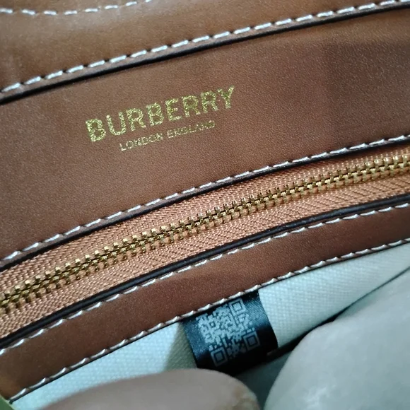 Burberry Tan and White Tote Bag - Picture 3 of 5